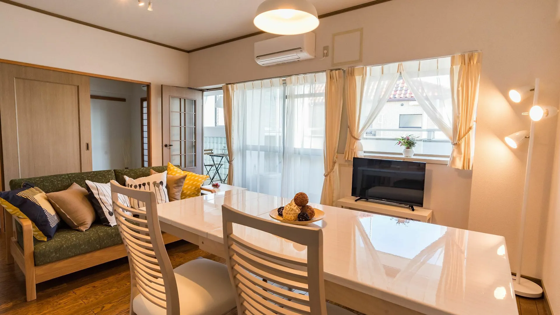 Apartment Universal Bay Condominium Osaka Japan
